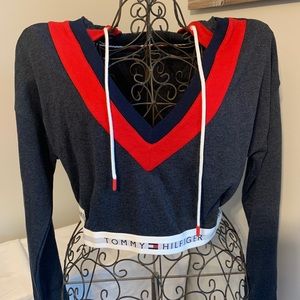 Urban Outfitters - Tommy Hilfiger Cropped Hoodie